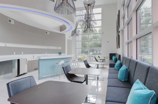 Building Photo - 3660 Richmond Ave. Unit 329