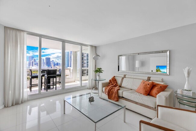 Building Photo - 1717 N Bayshore Dr Rental