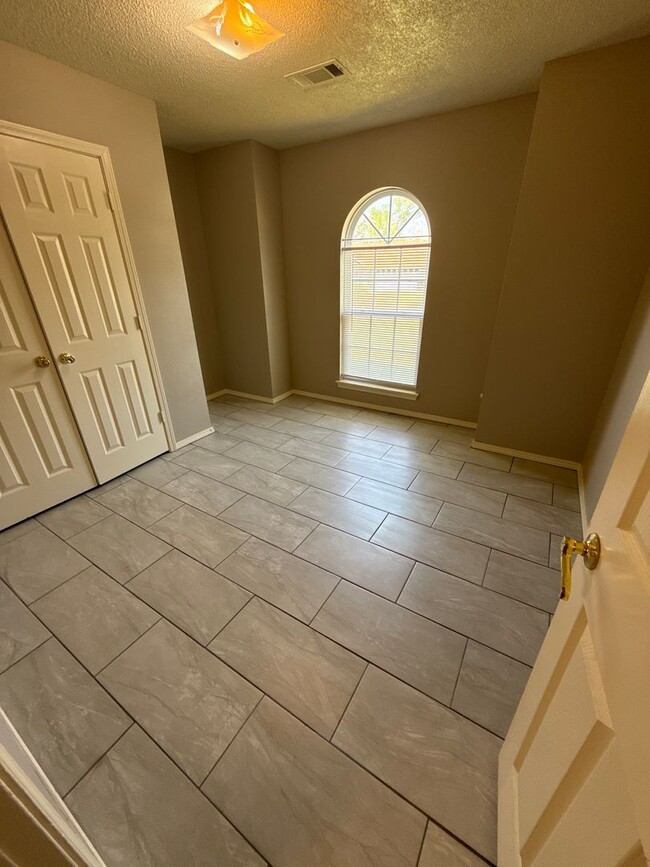 Photo - 3 bed, 2 bath, 2 car garage House, yard care included