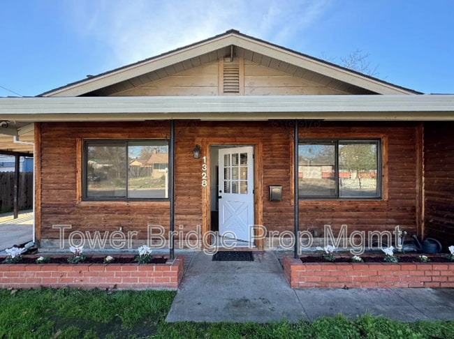 Building Photo - 1328 School St