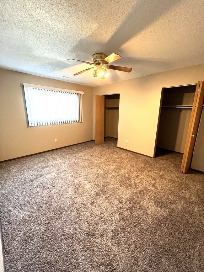 1400-2 bedroom-large room