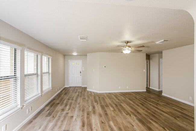 Photo - 9124 Gambier Dr