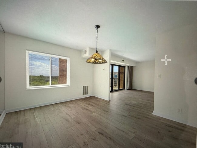 Building Photo - 8360 Greensboro Dr