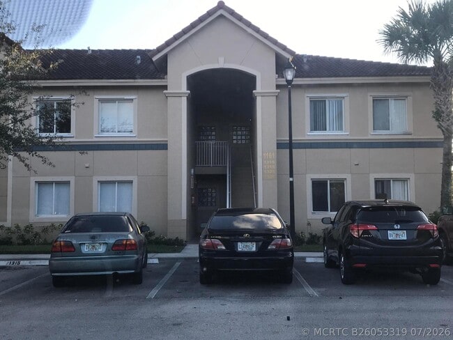 Photo - 1095 Golden Lakes Blvd
