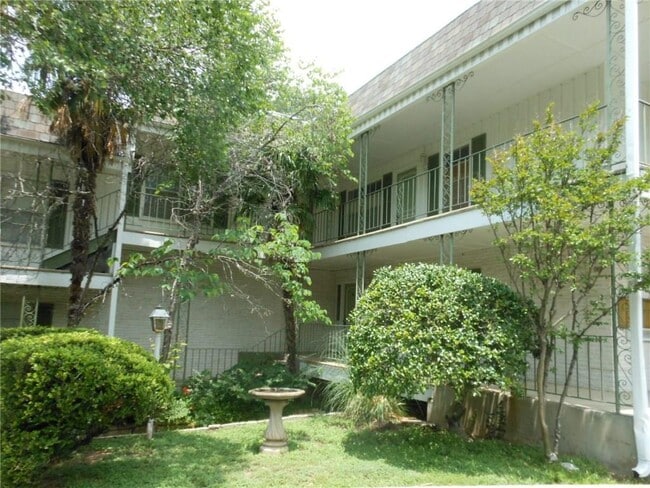 Photo - 2516 Enfield Rd Unit 201