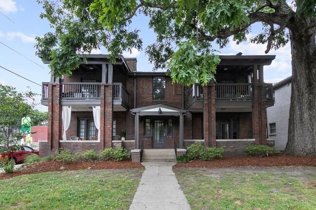 Photo - Greenview Apartments - Forest Park