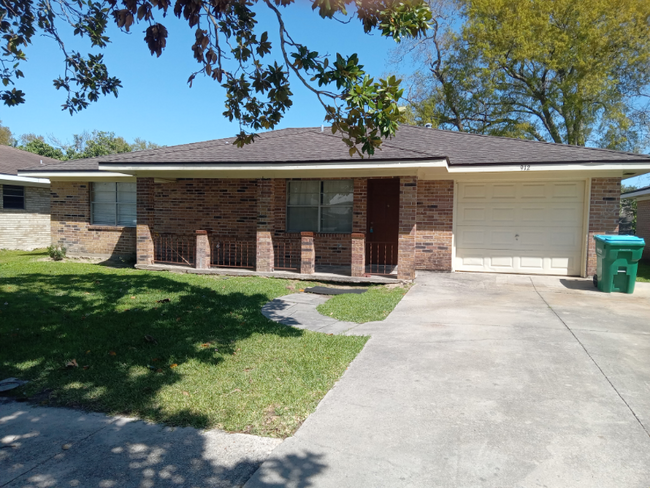 Building Photo - 912 Cottonwood St Rental