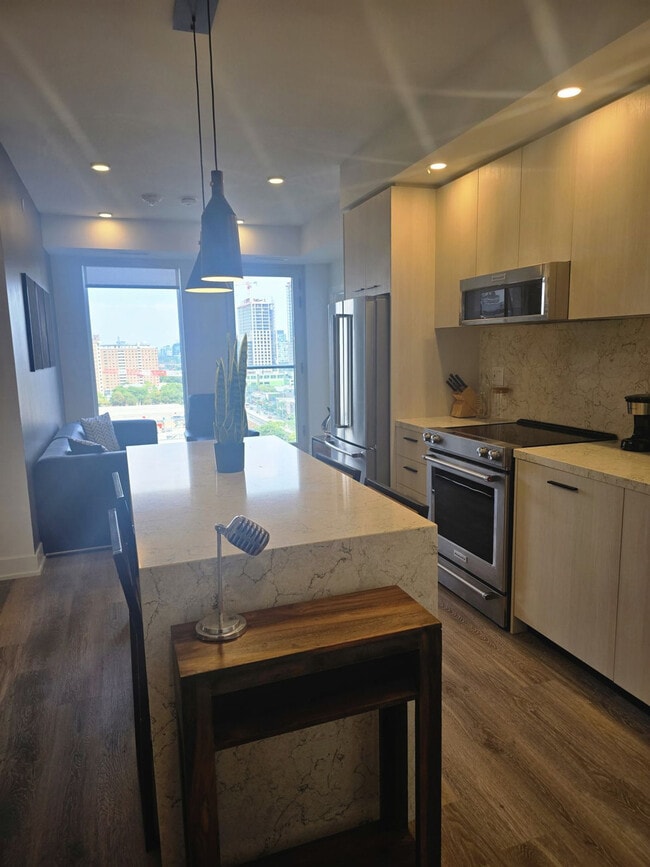 Photo - 30 Mutual St Unit ID1375286P