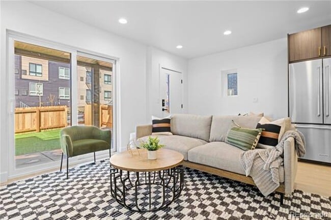 Photo - 1258 Newton St