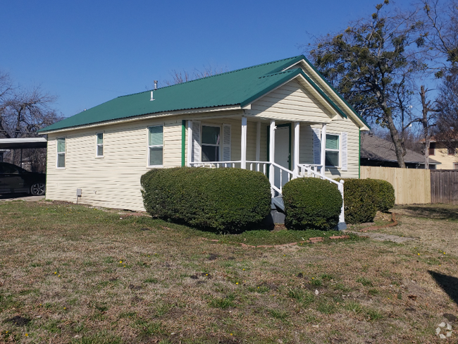 Building Photo - 624 N Waco St Rental