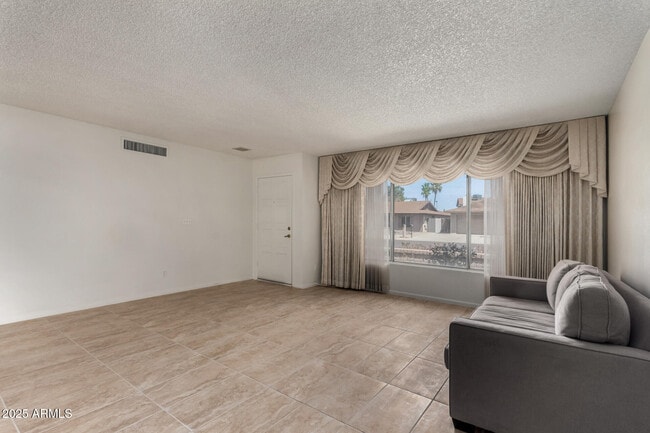 Photo - 5809 W Yucca St