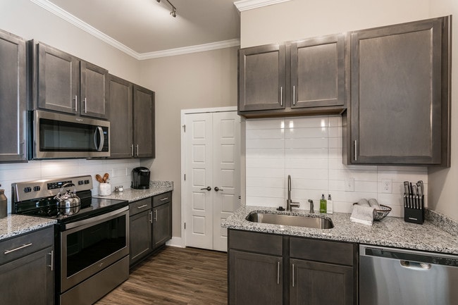 Vintage Foxland Apartments
