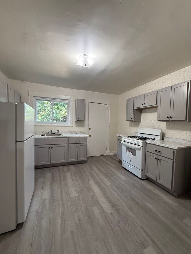 Photo - Charming 2-Bedroom Townhome in Lincoln-Lar...