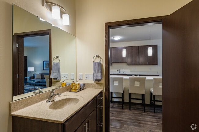 1HAB, 1BA - 771&nbsp;ft² - Middleton Center