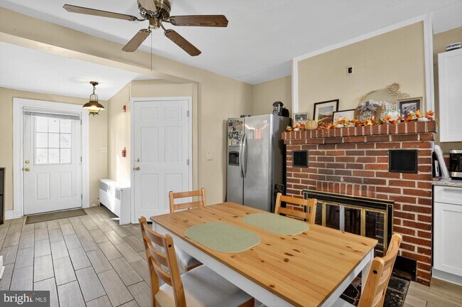 Photo - 350 Green Ln Unidad #1R