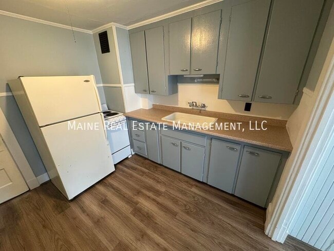 Building Photo - 145 Essex St Unit A Rental