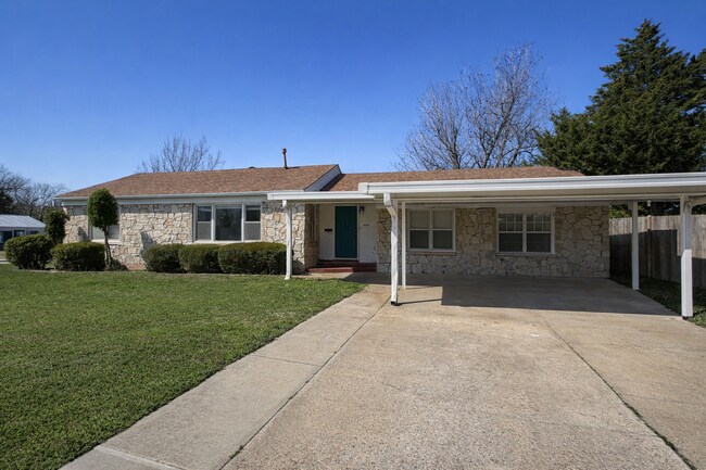 Building Photo - 4025 NW 24th St