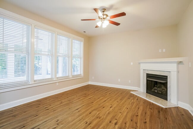 Photo - 200 Collinsworth Dr