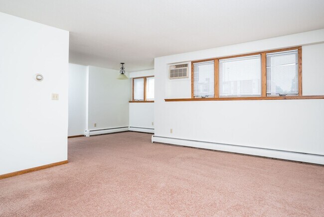 Photo - Rose Mall Apartments