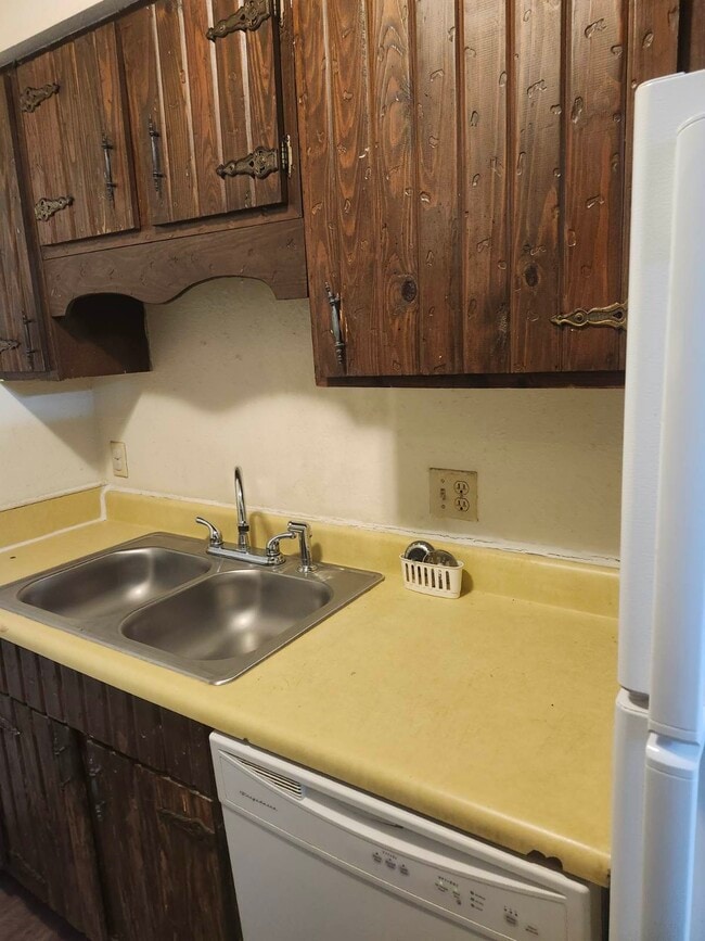 Building Photo - 3030 Congress Blvd Unit Concord Condominium Assoc