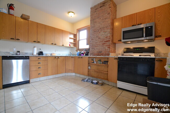 Building Photo - 74 Aldie St Unit 1 Rental