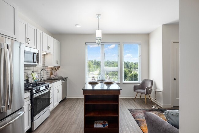 Apartment Kitchen - Avidor Omaha 55+ Active Adult Apartment Homes