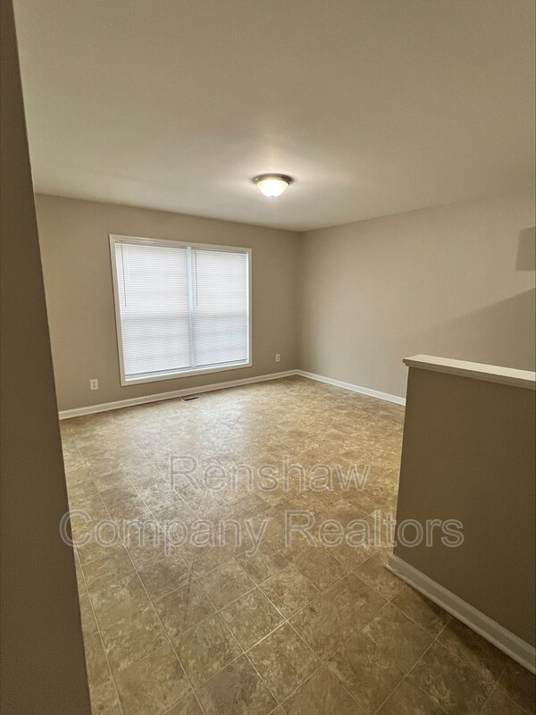 Photo - 121 Cloverdale St