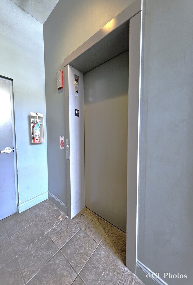 Photo - 500 N Damen Ave