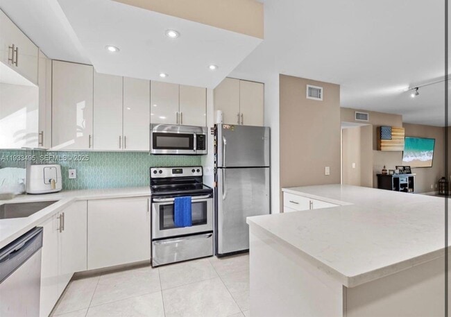 Building Photo - 8511 Old Country Manor Unit 408