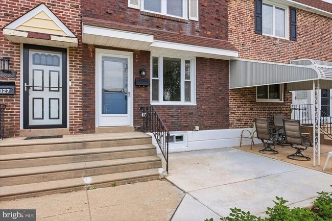 Building Photo - 925 Maple Ave