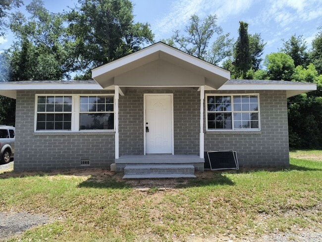 Building Photo - 2 bedroom 1 bath House for rent