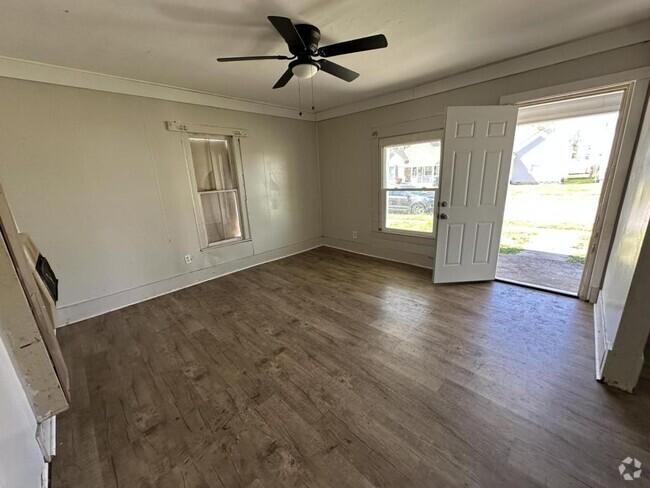 Building Photo - 714 W 2nd St Rental