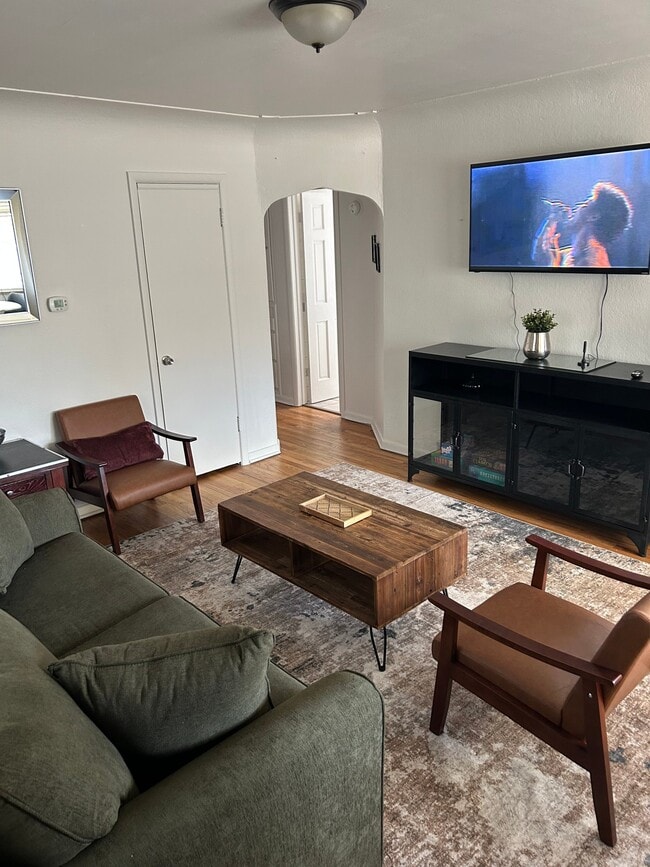 Building Photo - 4926 Hooker St