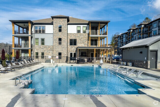 Enclave Piney Mountain