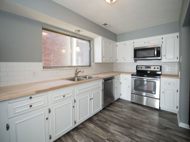 Photo - 5116-20 Unit 201