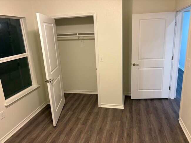 Photo - 914 Country Club Dr