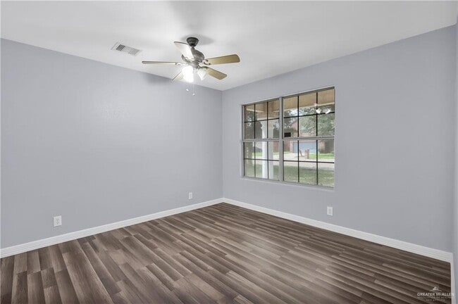 Photo - 25 Periwinkle Ave