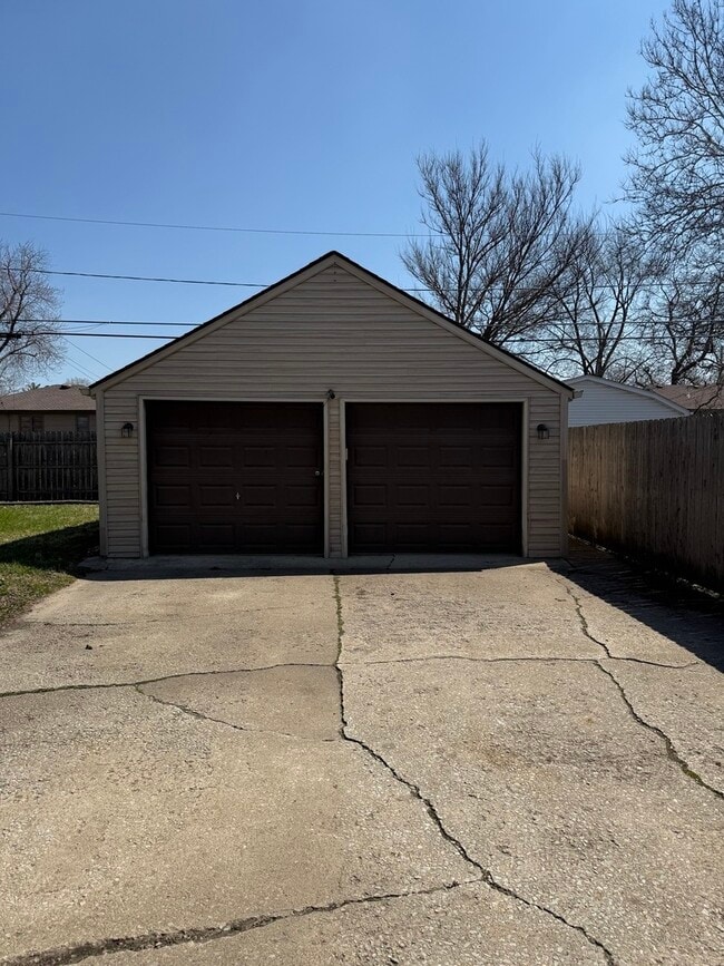 Photo - 18343 Oakwood Ave