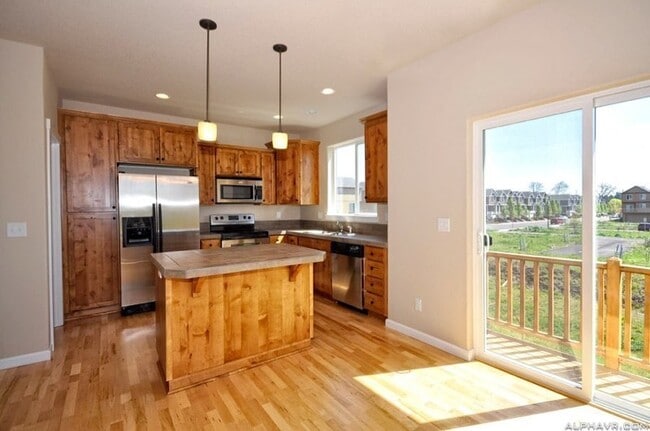 Photo - Craftsman Style Townhouse - 3 bedroom, 2.5 bath w/ Bonus Room - Attached Double Garage