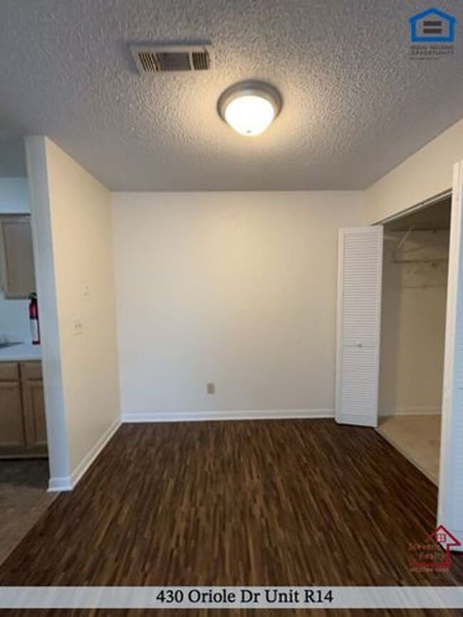 Photo - 430 Oriole Dr