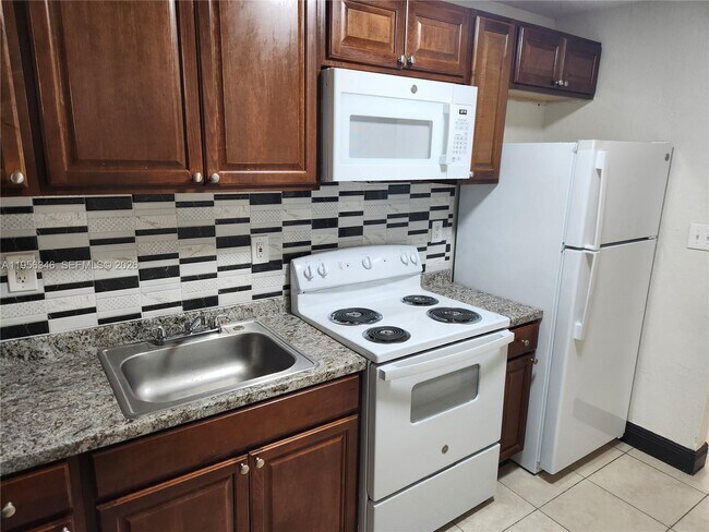 Photo - 873 NW 10th St