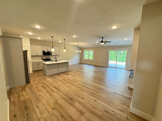 Building Photo - BRAND NEW 3-bedroom Duplex in Irvine Acres! Rental