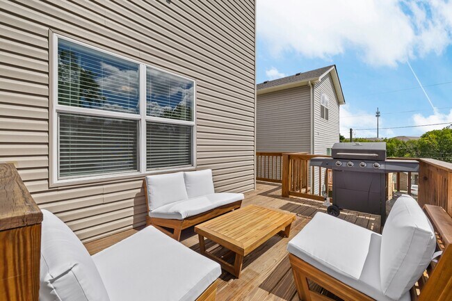 Photo - 1835 Glade St