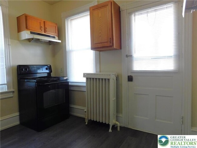 Photo - 300 S 9th St