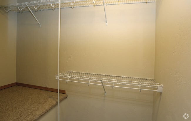 Closet - Trail&#39;s Edge Apartments, LLC