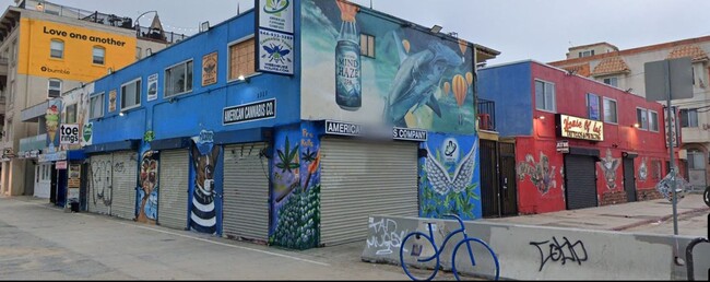 Building Photo - Studio on the Venice Beach Boardwalk - MOV... Unit 17 Rental