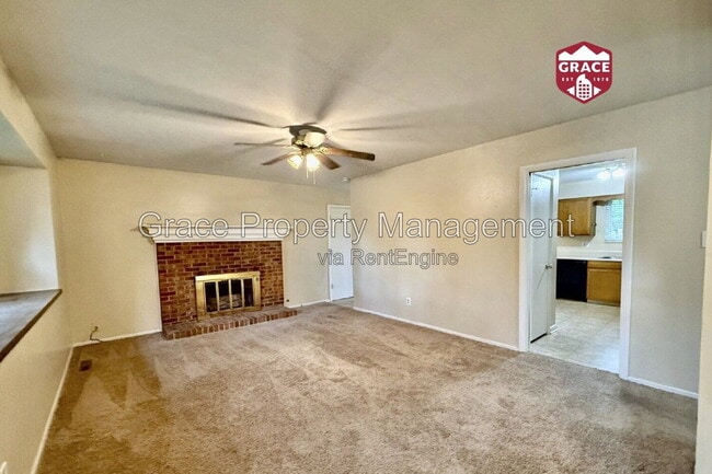 Photo - 1070 Iris St