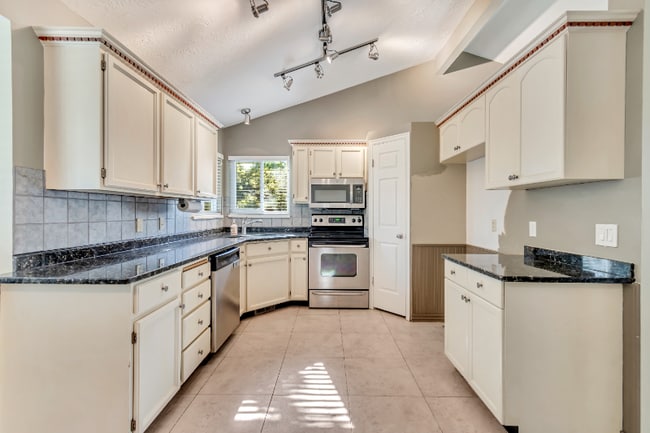 Photo - 582 Meadow Hill Dr