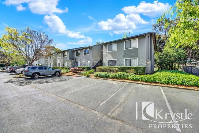 Photo - 900 Cambridge Dr