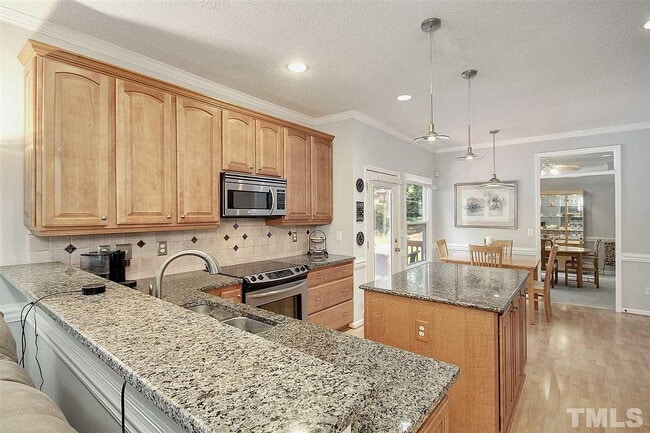 Photo - Room in House on Daingerfield Dr